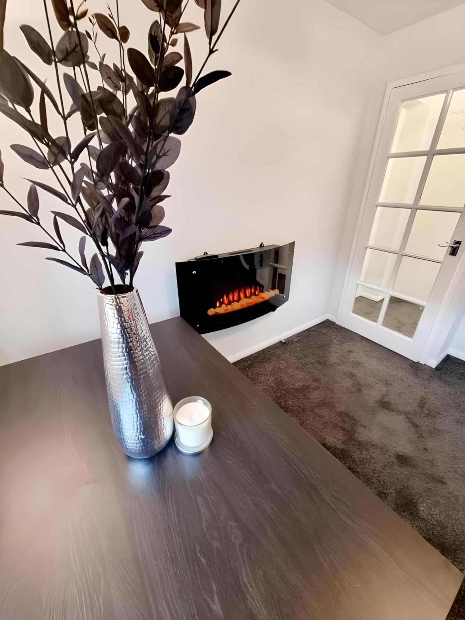 Sleek & Stylish - E15 Apartment With Parking Londen Buitenkant foto